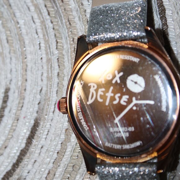 BRAND NEW WITH TAGS AUTHENTIC BETSEY JOHNSON HAMBURGER WRISTWATCH. FUN! main image 4